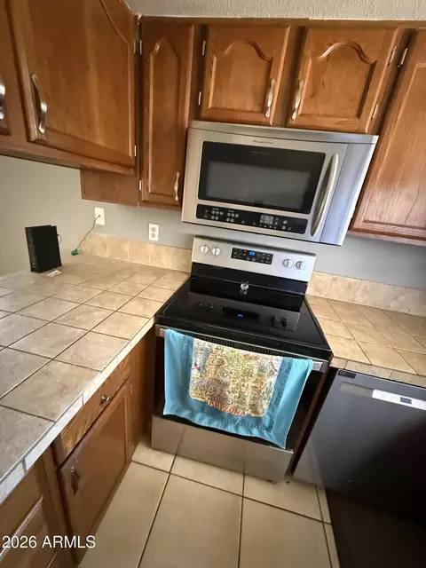Kitchen - 7338 E Diamond Ave, Mesa, AZ 85208 photo 2 of 2