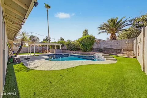 Exterior - 7338 E Greenway St, Mesa, AZ 85207 photo 6 of 8