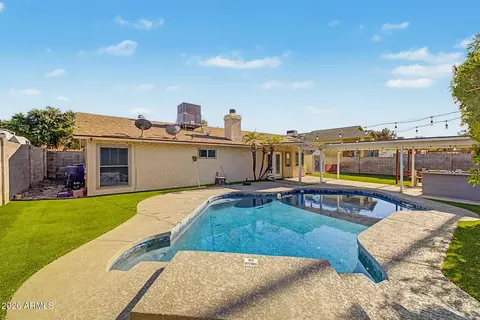 Exterior - 7338 E Greenway St, Mesa, AZ 85207 photo 7 of 8