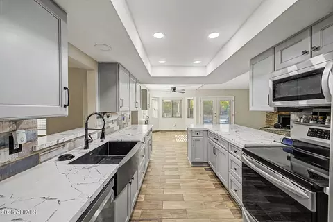 Kitchen - 7338 E Greenway St, Mesa, AZ 85207 photo 2 of 3