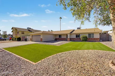 Exterior - 7338 E Greenway St, Mesa, AZ 85207 photo 2 of 8