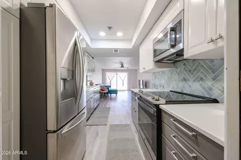 Kitchen - 5114 E Monte Vista Rd, Phoenix, AZ 85008 photo 5 of 5