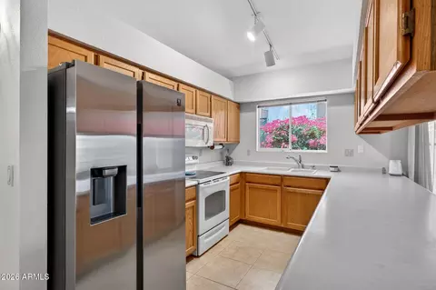Kitchen - 1965 E Morrow Dr, Phoenix, AZ 85024 photo 4 of 8