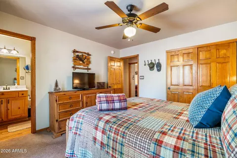 Bedroom - 2652 Lodge Loop, Overgaard, AZ 85933 photo 2 of 4