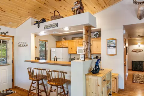 Kitchen - 2652 Lodge Loop, Overgaard, AZ 85933 photo 1 of 4
