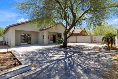 Exterior - 1620 S 80th Dr, Phoenix, AZ 85043 photo 4 of 5