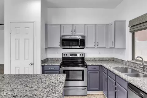 Kitchen - 1620 S 80th Dr, Phoenix, AZ 85043 photo 2 of 4
