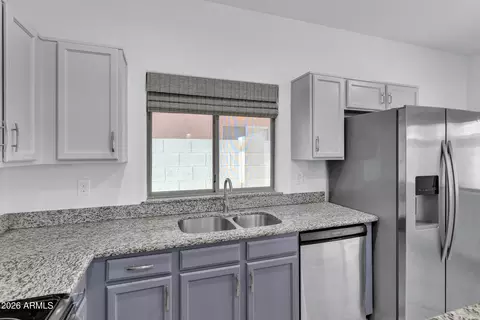 Kitchen - 1620 S 80th Dr, Phoenix, AZ 85043 photo 3 of 4