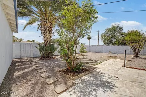 Exterior - 2827 W Cavalier Dr, Phoenix, AZ 85017 photo 6 of 8