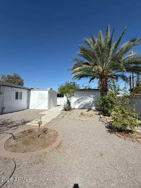 Exterior - 2827 W Cavalier Dr, Phoenix, AZ 85017 photo 7 of 8