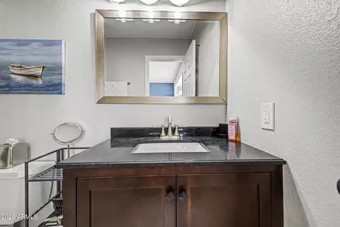 Bath - 3549 E Le Marche Ave, Phoenix, AZ 85032 photo 2 of 4