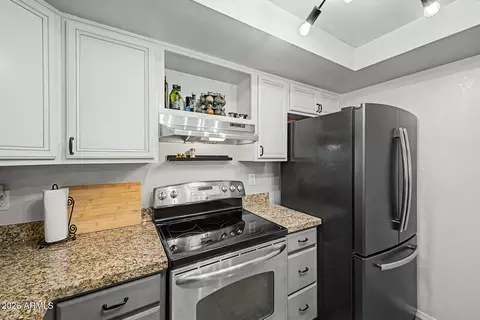Kitchen - 3549 E Le Marche Ave, Phoenix, AZ 85032 photo 3 of 3