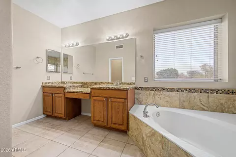 Bath - 1236 E Palo Verde St, Gilbert, AZ 85296 photo 2 of 5