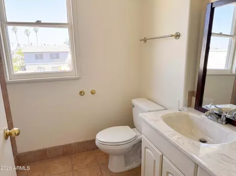 Bath - 916 E Mckinley St, Phoenix, AZ 85006 photo 1 of 1