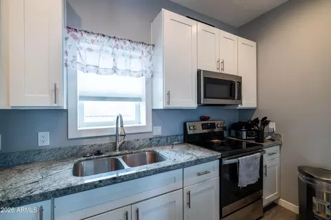Kitchen - 317 N Saguaro Dr, Apache Junction, AZ 85120 photo 2 of 3