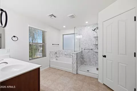 Bath - 4075 E Nunneley Rd, Gilbert, AZ 85296 photo 2 of 3