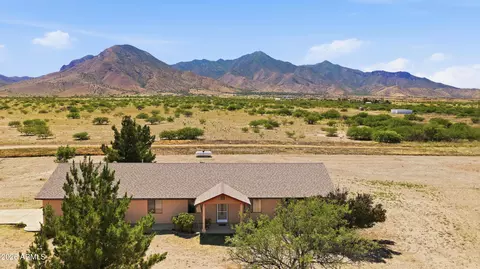 8011 E Chukar Valley Dr, Hereford, AZ 85615