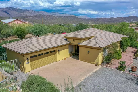 33250 S Summit Dr, Black Canyon City, AZ 85324