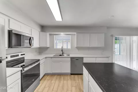 Kitchen - 4754 N 39th Ave, Phoenix, AZ 85019 photo 3 of 3