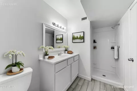 Bath - 4754 N 39th Ave, Phoenix, AZ 85019 photo 1 of 2