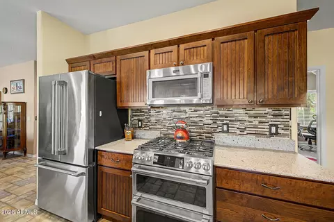 Kitchen - 931 Echo Cir, Apache Junction, AZ 85119 photo 4 of 6