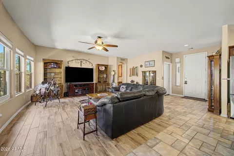 Living - 931 Echo Cir, Apache Junction, AZ 85119 photo 5 of 5