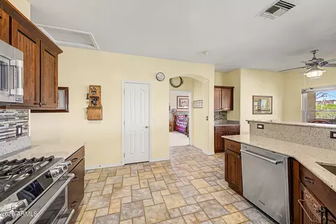 Kitchen - 931 Echo Cir, Apache Junction, AZ 85119 photo 5 of 6