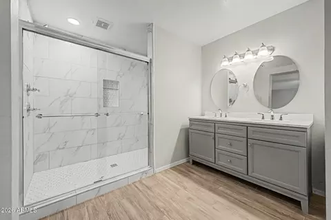 Bath - 5347 E Greenway St, Mesa, AZ 85205 photo 1 of 2