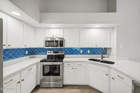 Kitchen - 5347 E Greenway St, Mesa, AZ 85205 photo 2 of 3