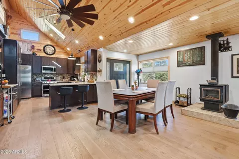 Dining - 2060 Gilbert Ln, Overgaard, AZ 85933 photo 2 of 5