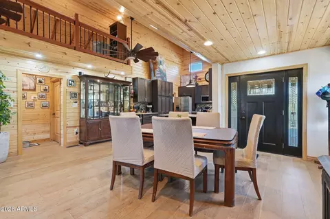 Dining - 2060 Gilbert Ln, Overgaard, AZ 85933 photo 3 of 5