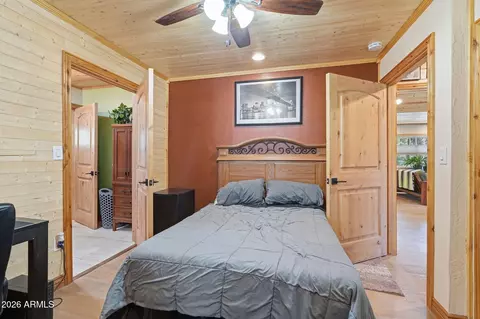 Bedroom - 2060 Gilbert Ln, Overgaard, AZ 85933 photo 3 of 8