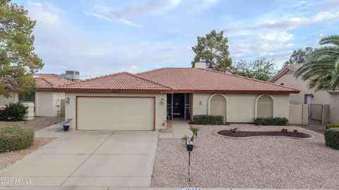 10233 E Navajo Pl, Sun Lakes, AZ 85248