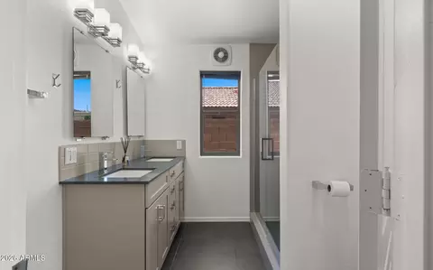 Bath - 2240 E Ruby Ln, Phoenix, AZ 85024 photo 3 of 5