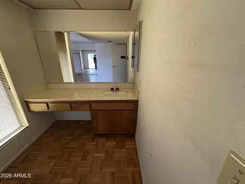 Bath - 4808 N 63rd Dr, Phoenix, AZ 85033 photo 3 of 5