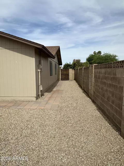 Exterior - 4808 N 63rd Dr, Phoenix, AZ 85033 photo 3 of 6