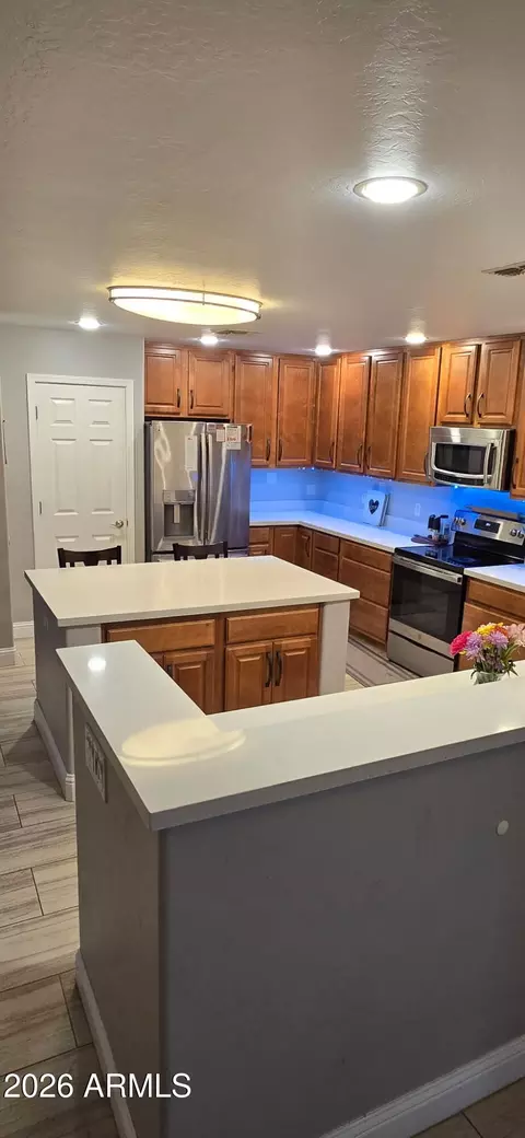 Kitchen - 1860 E Dunbar Dr, Tempe, AZ 85282 photo 2 of 5