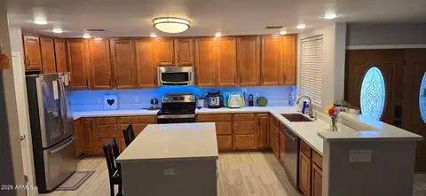 Kitchen - 1860 E Dunbar Dr, Tempe, AZ 85282 photo 4 of 5
