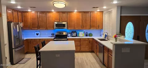 Kitchen - 1860 E Dunbar Dr, Tempe, AZ 85282 photo 3 of 5
