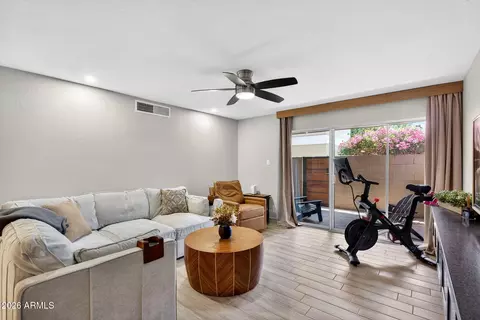 2233 E Highland Ave #134, Phoenix, AZ 85016