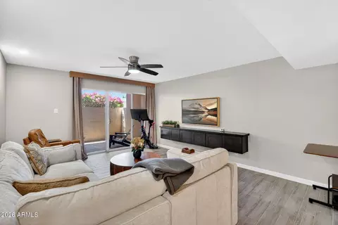 2233 E Highland Ave #134, Phoenix, AZ 85016