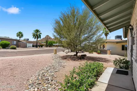 Exterior - 2310 E Betty Elyse Ln, Phoenix, AZ 85022 photo 2 of 4