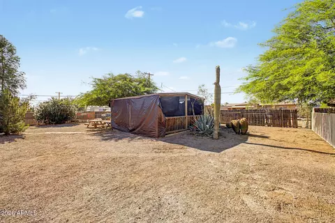 Exterior - 924 E Granada Ave, Apache Junction, AZ 85119 photo 2 of 5