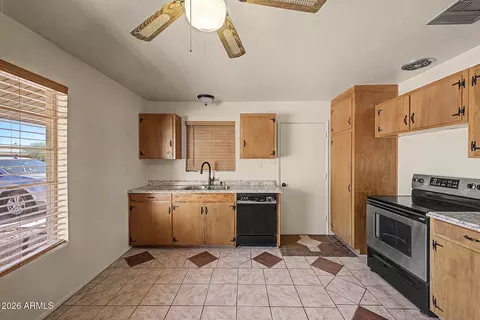 Kitchen - 924 E Granada Ave, Apache Junction, AZ 85119 photo 2 of 4