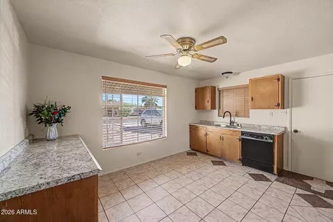 Kitchen - 924 E Granada Ave, Apache Junction, AZ 85119 photo 4 of 4