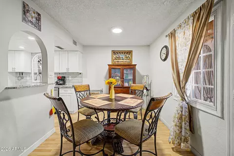 Dining - 4252 N 68th Ln, Phoenix, AZ 85033 photo 1 of 2