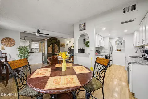 Dining - 4252 N 68th Ln, Phoenix, AZ 85033 photo 2 of 2
