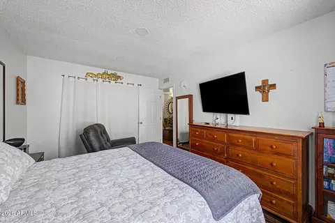 Bedroom - 4252 N 68th Ln, Phoenix, AZ 85033 photo 2 of 4