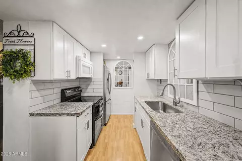 Kitchen - 4252 N 68th Ln, Phoenix, AZ 85033 photo 1 of 3