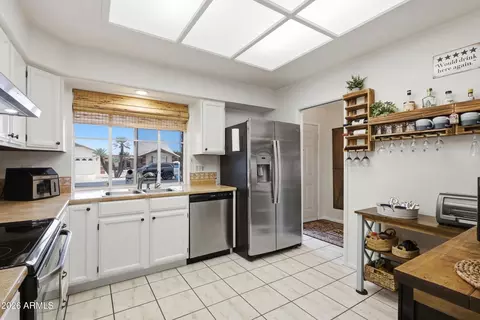 Kitchen - 8221 E Meseto Ave, Mesa, AZ 85209 photo 2 of 4